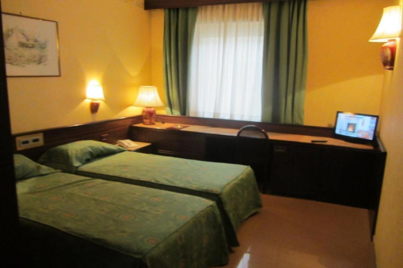 סאסארי Hotel Leonardo Da Vinci מראה חיצוני תמונה