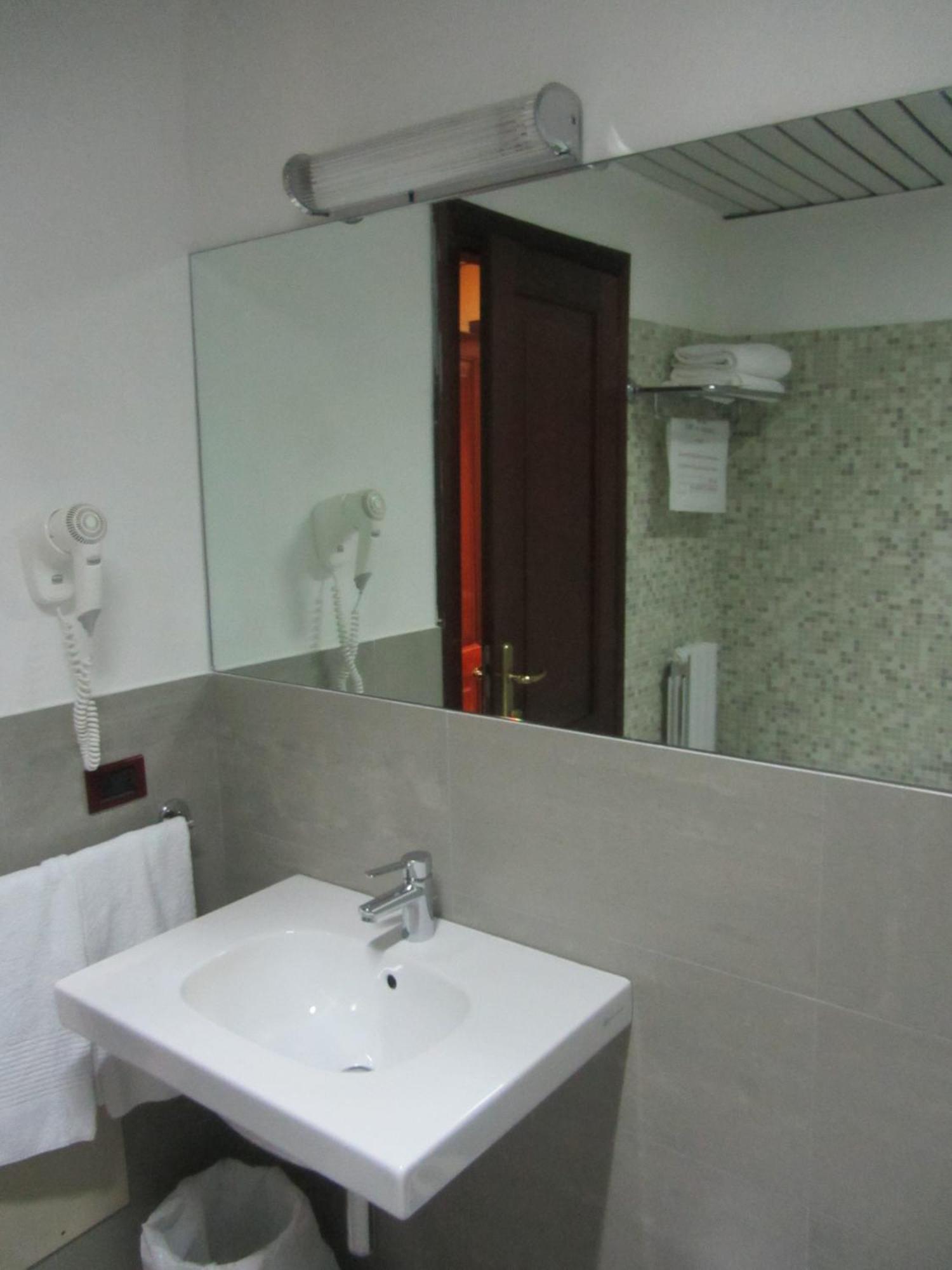 סאסארי Hotel Leonardo Da Vinci מראה חיצוני תמונה